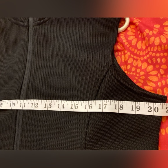 Polar King Woman’s Vest. - Picture 7 of 8